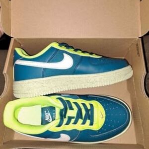 Nike Force 1 Crater Next Nature (PS) shoes in the "Bright Spruce/Phantom/Volt"